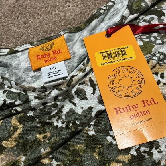 Ruby Rd. Green and White Patterned Blouse - Picture 4 of 4